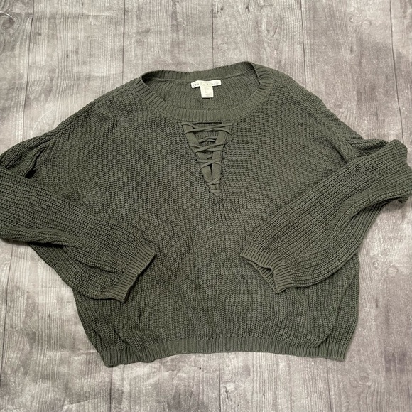 Kaisely Crew neck with Cris-cross v-neck green sweater with bell sleeves - Picture 2 of 4